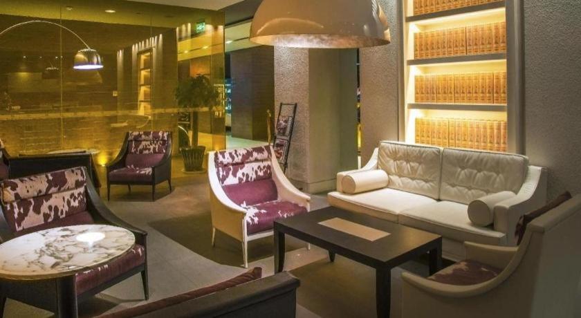 Jinjiang Select Nanjing Road Pedestrian Street Hotel