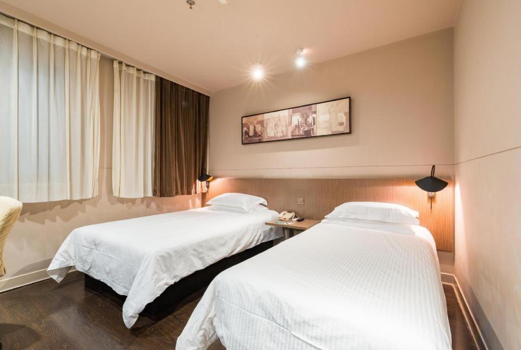 Jinjiang Select Nanjing Road Pedestrian Street Hotel
