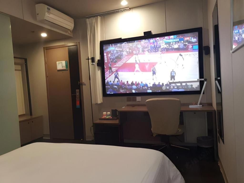Jinjiang Select Nanjing Road Pedestrian Street Hotel