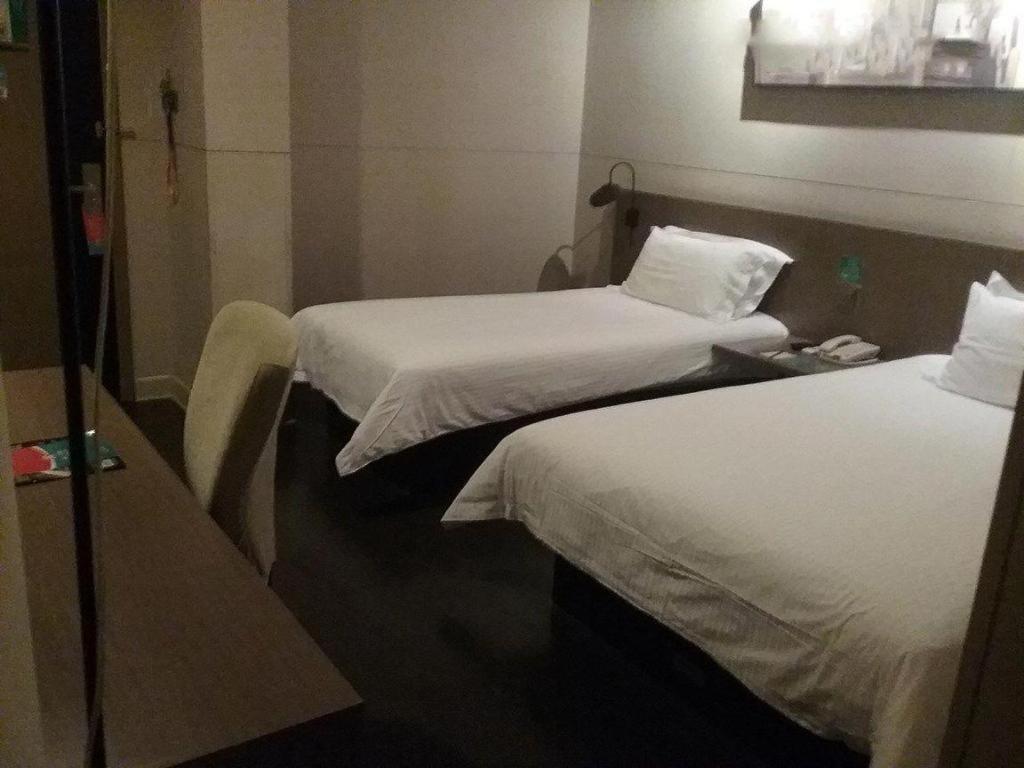 Jinjiang Select Nanjing Road Pedestrian Street Hotel