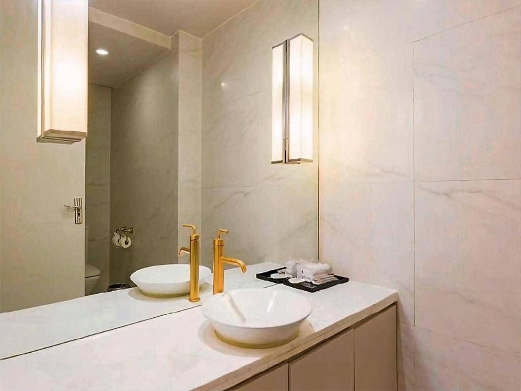 Jinjiang Select Nanjing Road Pedestrian Street Hotel 3*